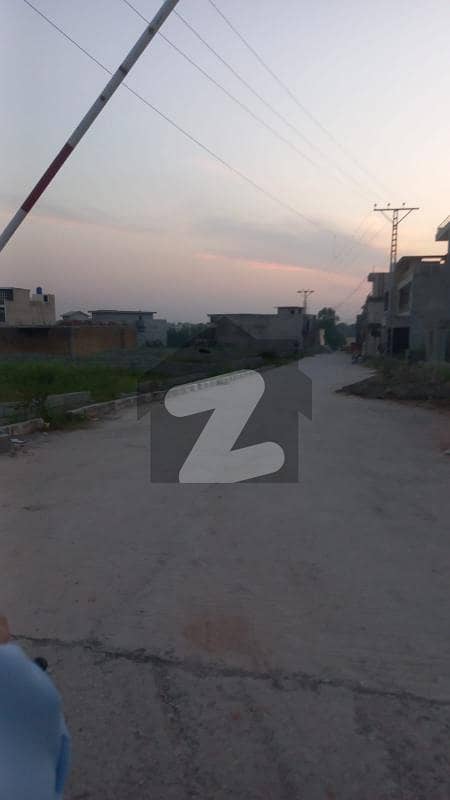 جناح ایوینیو اسلام آباد میں 4 کمروں کا 7 مرلہ مکان 1.75 کروڑ میں برائے فروخت۔