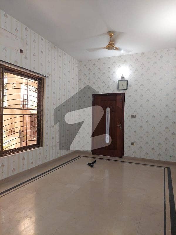واپڈا ٹاؤن لاہور میں 2 کمروں کا 10 مرلہ مکان 70.0 ہزار میں برائے فروخت۔