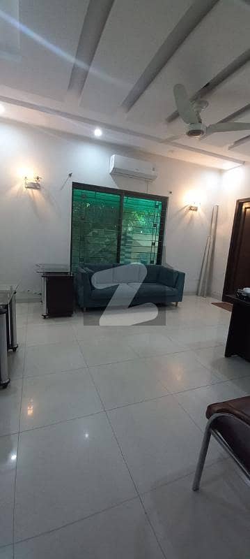 یو ایم ٹی سوسائٹی لاہور میں 6 کمروں کا 3 مرلہ مکان 1.5 کروڑ میں برائے فروخت۔