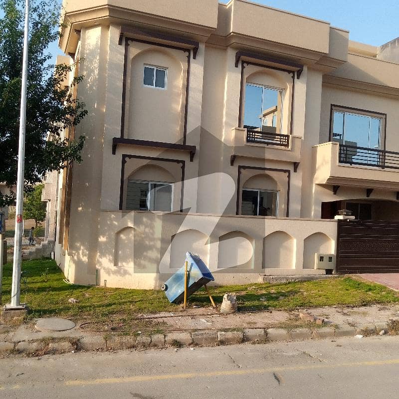 This Is Corner House 9 Marla Rafi Block Fully Furnish For Sale Near Masjid Park And Commercial 90 Ft Rood Vip Location