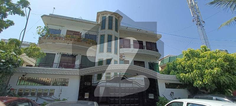 کلفٹن ۔ بلاک 2 کلفٹن,کراچی میں 3 کمروں کا 8 مرلہ فلیٹ 4.0 کروڑ میں برائے فروخت۔