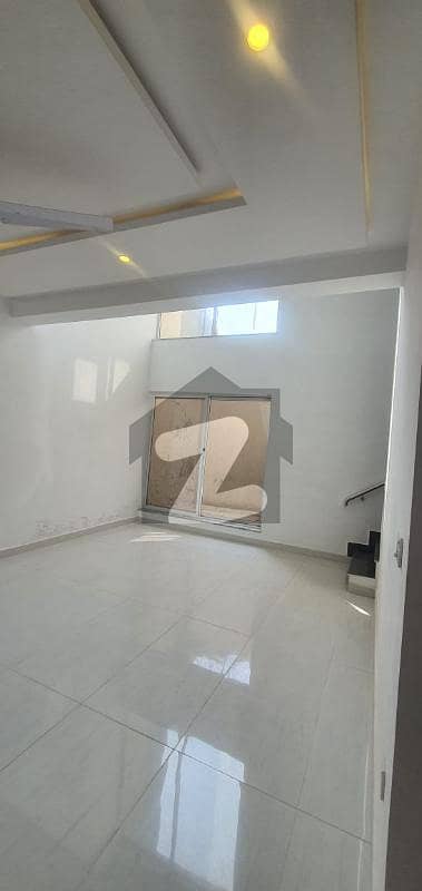 کارساز ولاز ڈی ۔ 12,اسلام آباد میں 4 کمروں کا 8 مرلہ مکان 1.1 لاکھ میں کرایہ پر دستیاب ہے۔