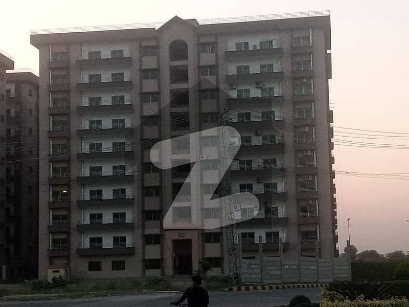 عسکری 11 - سیکٹر ڈی عسکری 11,عسکری,لاہور میں 3 کمروں کا 10 مرلہ فلیٹ 3.1 کروڑ میں برائے فروخت۔