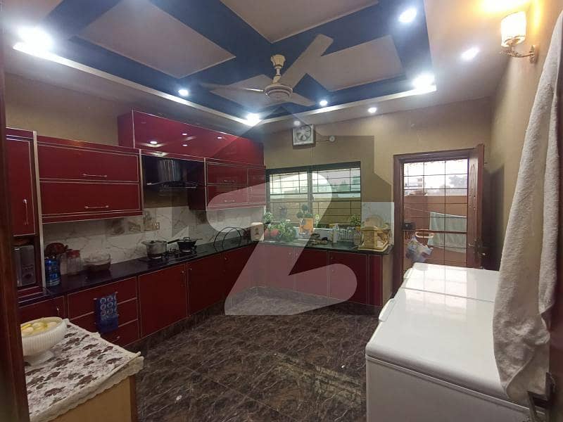 چنار باغ ۔ بولان بلاک چنار باغ,لاہور میں 4 کمروں کا 1 کنال مکان 3.4 کروڑ میں برائے فروخت۔