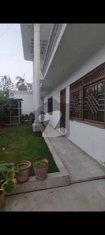 600 Sq Yds Beautiful Bungalow For Rent