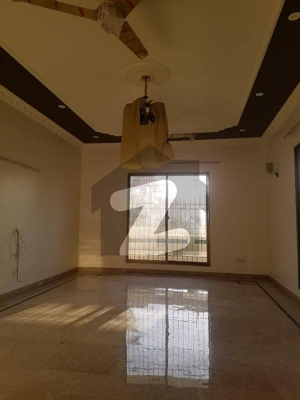 400 Square Yards House In Stunning Gulistan-e-Jauhar - Block 1 Is Available For rent