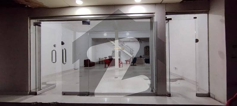 مال روڈ لاہور میں 2 کمروں کا 5 کنال دفتر 15.0 لاکھ میں کرایہ پر دستیاب ہے۔