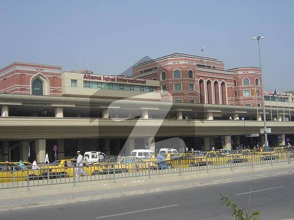 علامہ اقبال انٹرنیشنل ائیرپورٹ لاہور میں 7 کنال رہائشی پلاٹ 5.6 کروڑ میں برائے فروخت۔