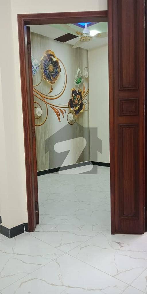 علی ٹاؤن لاہور میں 2 کمروں کا 5 مرلہ بالائی پورشن 32.0 ہزار میں کرایہ پر دستیاب ہے۔