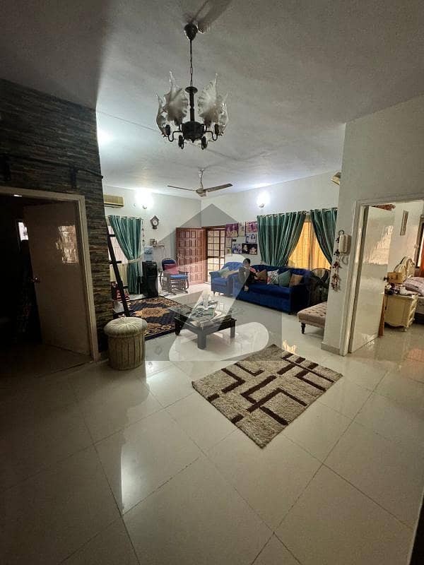 کے ڈی اے اوورسیز بنگلوز گلستانِ جوہر,کراچی میں 4 کمروں کا 12 مرلہ مکان 7.5 کروڑ میں برائے فروخت۔