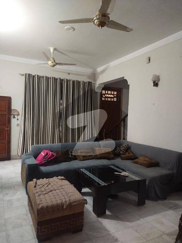 علامہ اقبال ٹاؤن ۔ سکندر بلاک علامہ اقبال ٹاؤن,لاہور میں 5 کمروں کا 10 مرلہ مکان 4.4 کروڑ میں برائے فروخت۔