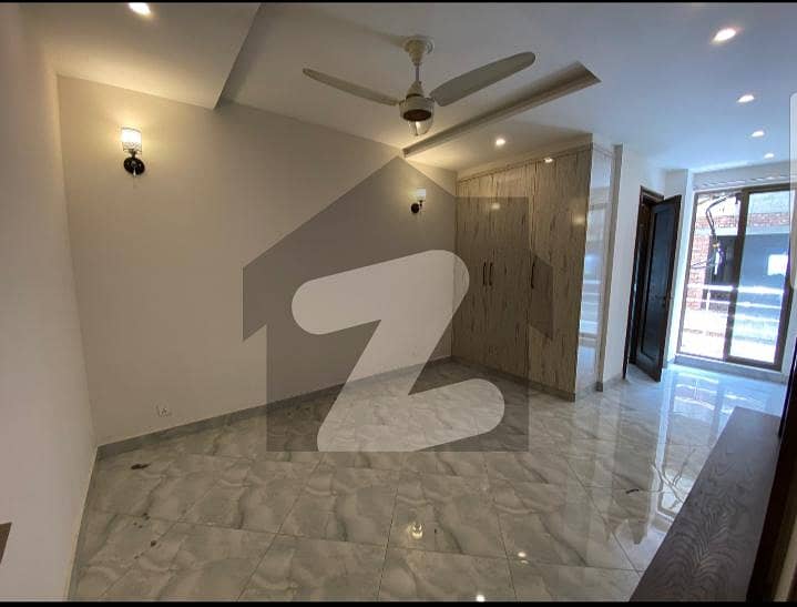راوی روڈ لاہور میں 1 کمرے کا 2 مرلہ فلیٹ 74.0 لاکھ میں برائے فروخت۔