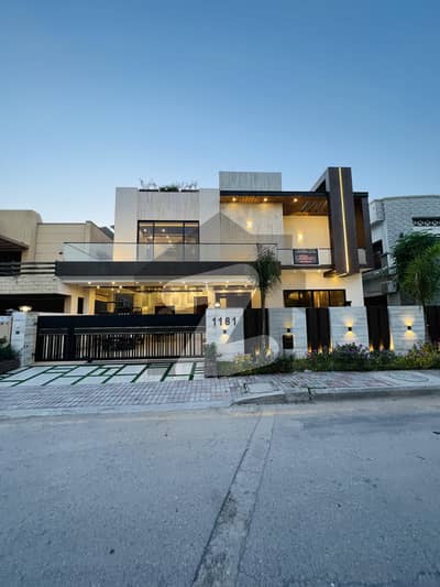 Ousting Designer 1 Kanal House Situated In Bahria Phase 4