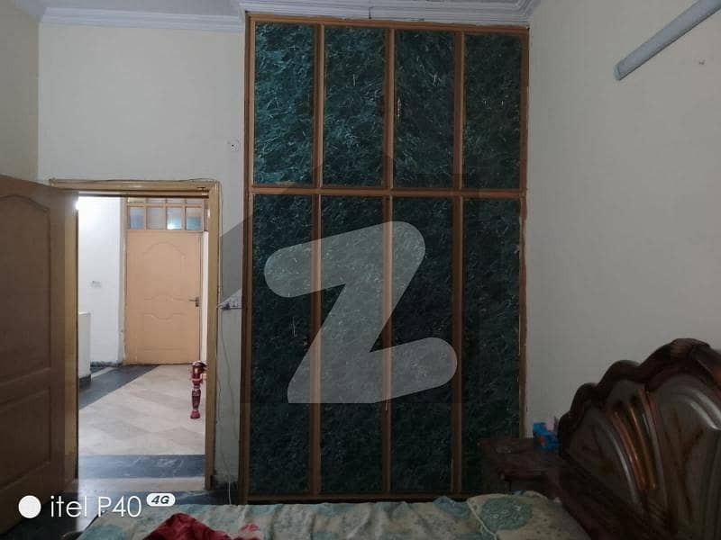 جوہر ٹاؤن فیز 1 جوہر ٹاؤن,لاہور میں 2 کمروں کا 8 مرلہ زیریں پورشن 45.0 ہزار میں کرایہ پر دستیاب ہے۔