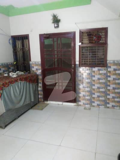 ڈیفینس ویو سوسائٹی کراچی میں 6 کمروں کا 5 مرلہ مکان 2.65 کروڑ میں برائے فروخت۔