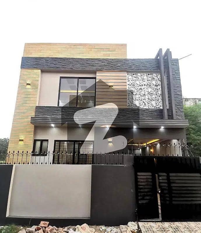 4 MARLA BRAND NEW LUXURY HOUSE FOR SALE HOT LOCATION AT SJ GARDERN MAIN BEDIAN ROAD LAHORE ,