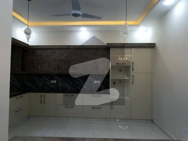 ڈی ایچ اے فیز 7 ایکسٹینشن ڈی ایچ اے ڈیفینس,کراچی میں 5 کمروں کا 5 مرلہ مکان 5.5 کروڑ میں برائے فروخت۔