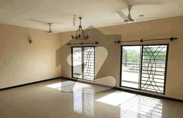Spacious 2700 Square Feet Flat Available For Sale In Askari 5