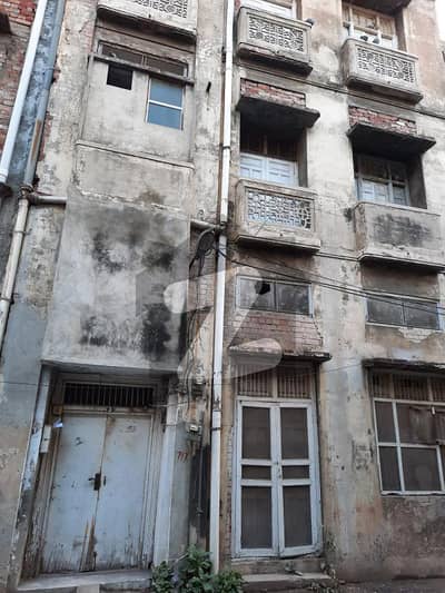 قلعہ گجر سنگھ لاہور میں 4 کمروں کا 6 مرلہ مکان 2.7 کروڑ میں برائے فروخت۔
