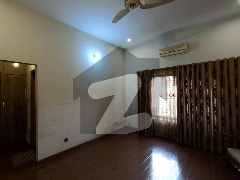 پی آئی اے ہاؤسنگ سکیم ۔ بلاک سی پی آئی اے ہاؤسنگ سکیم,لاہور میں 7 کمروں کا 1 کنال مکان 6.75 کروڑ میں برائے فروخت۔