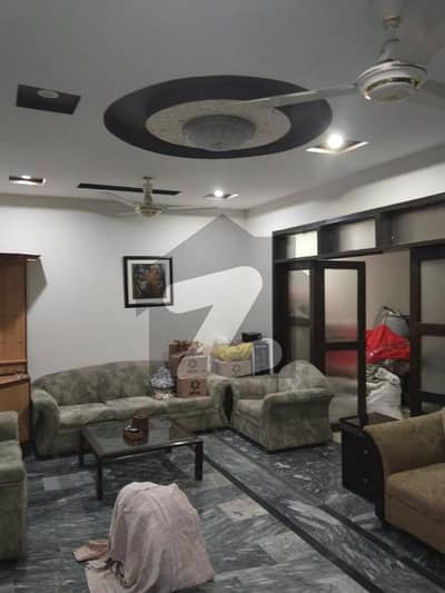 گارڈن ٹاؤن لاہور میں 2 کمروں کا 8 مرلہ بالائی پورشن 80.0 ہزار میں برائے فروخت۔