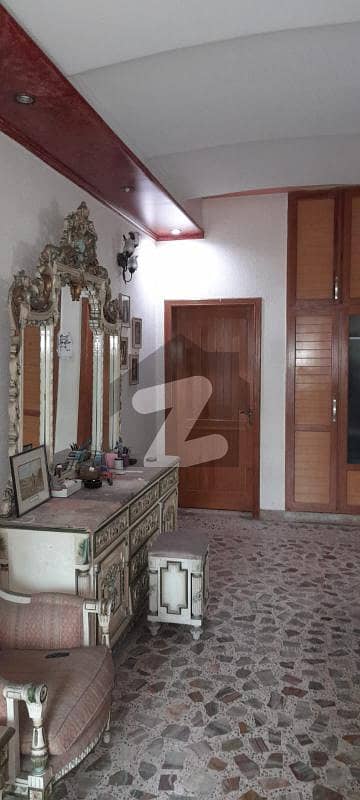 Back Of Main Boulevard Sixty Feet Wide Road One Kanal Old House For Sale In Garden Town Lahore
