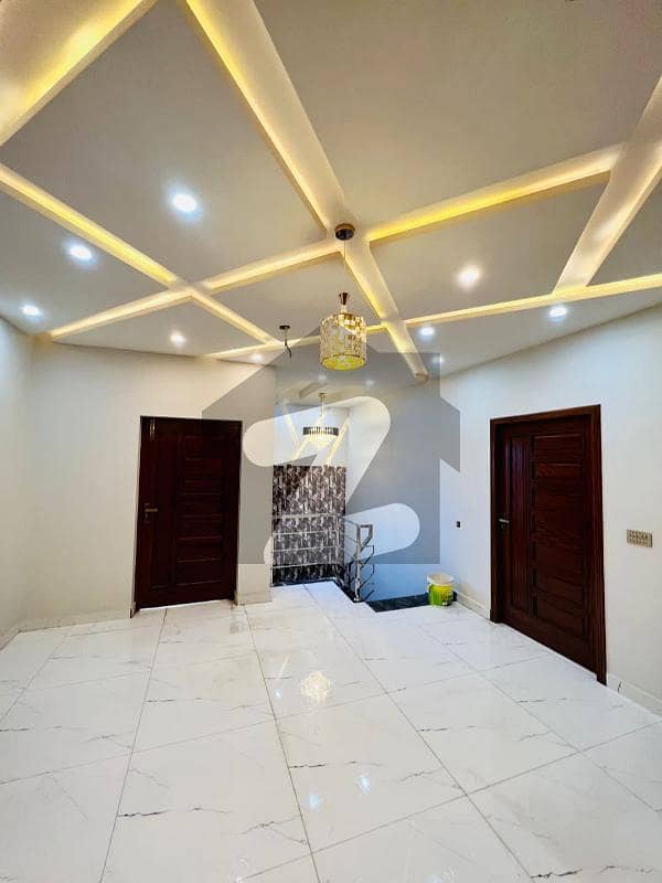 غالب سٹی فیصل آباد میں 3 کمروں کا 5 مرلہ مکان 1.9 کروڑ میں برائے فروخت۔