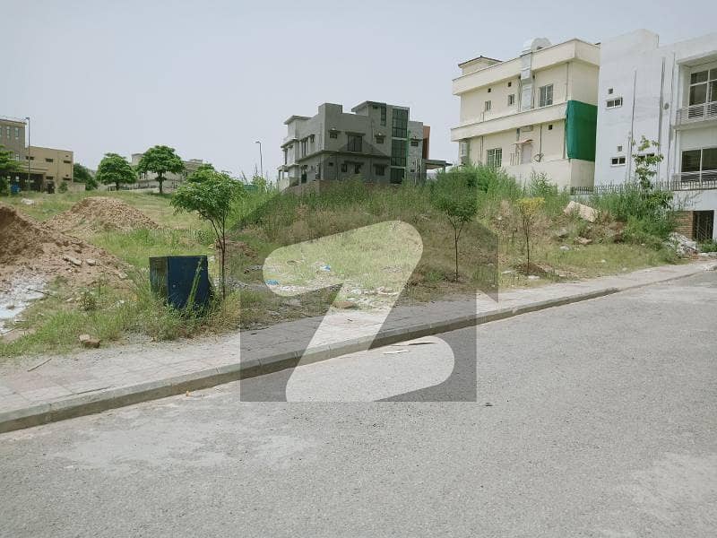 OUT CLASS LOCATION KANAL PLOT FOR SALE