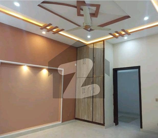 Ideally Located House Of 1 Kanal Is Available For rent In Lahore