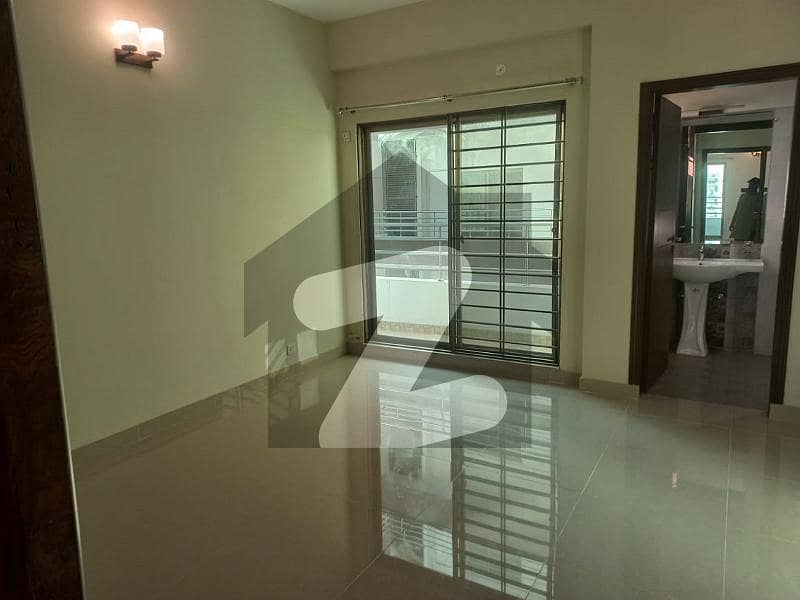 10 Marla 3 Bed Flat Available For Rent With Gas In Askari 11
