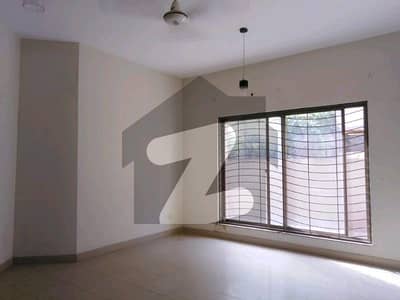 10 Marla House Available In Askari 11 For Sale