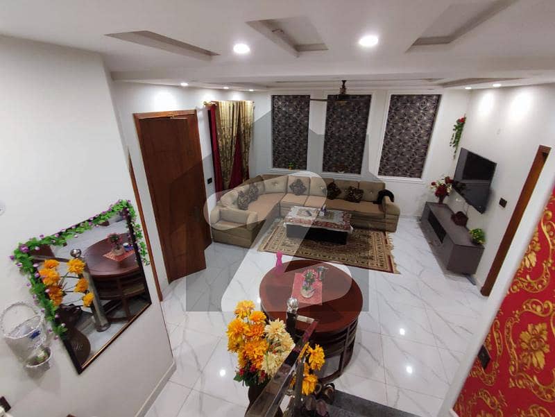 بوسان روڈ ملتان میں 3 کمروں کا 10 مرلہ مکان 70.0 ہزار میں کرایہ پر دستیاب ہے۔