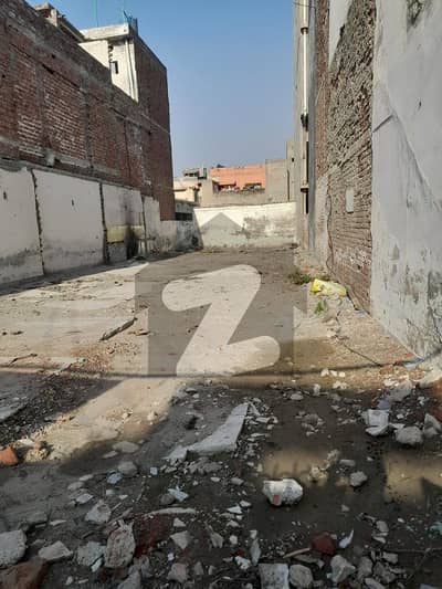 کیولری ایکسٹینشن لاہور میں 10 مرلہ رہائشی پلاٹ 5.25 کروڑ میں برائے فروخت۔