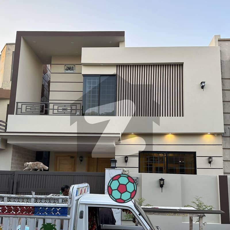 بحریہ ٹاؤن فیز 3 بحریہ ٹاؤن راولپنڈی,راولپنڈی میں 5 کمروں کا 10 مرلہ مکان 5.75 کروڑ میں برائے فروخت۔