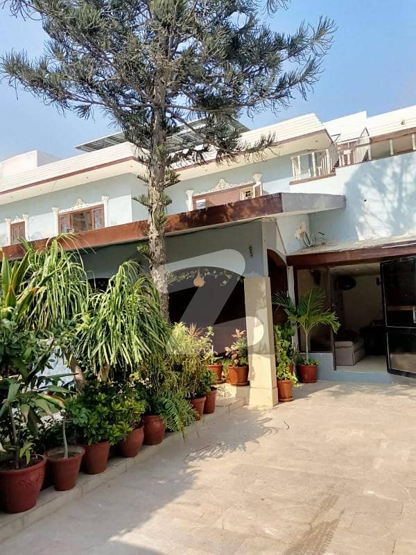 Clifton Block 4 Beautiful 1000 Yards Bungalow For Rent Commercial Use Behind Imtiaz Store Near Ladybird School Huge Front Parking Extra Land Green Belt Best For Schools/Restaurants/Beauty Parlor & Others Businesses