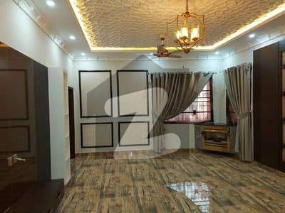 گارڈن ٹاؤن لاہور میں 8 کمروں کا 2 کنال مکان 15.0 کروڑ میں برائے فروخت۔