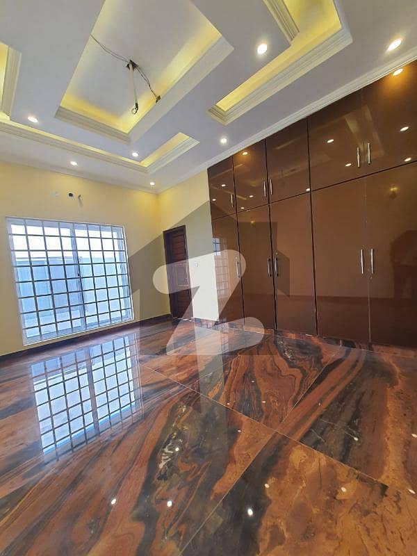 9000 Square Feet Commercial House In Stunning Gulberg Is Available For Sale