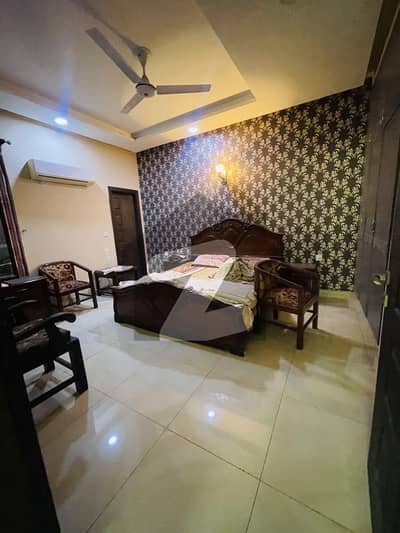 خیابانِ گارڈنز فیصل آباد میں 5 کمروں کا 6 مرلہ مکان 2.4 کروڑ میں برائے فروخت۔