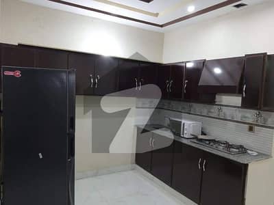 یو ایم ٹی روڈ یو ایم ٹی سوسائٹی,لاہور میں 11 کمروں کا 5 مرلہ فلیٹ 5.5 کروڑ میں برائے فروخت۔