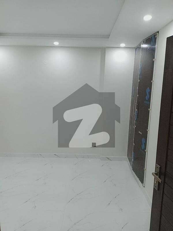 بحریہ ٹاؤن سیکٹرڈی بحریہ ٹاؤن,لاہور میں 1 کمرے کا 2 مرلہ مکان 35.0 ہزار میں کرایہ پر دستیاب ہے۔