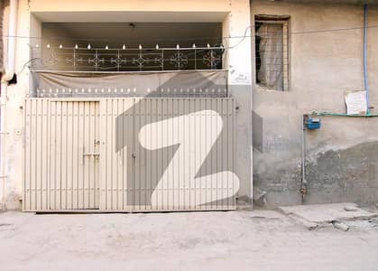 لودھی کالونی روڈ ملتان میں 4 کمروں کا 10 مرلہ بالائی پورشن 25.0 ہزار میں کرایہ پر دستیاب ہے۔
