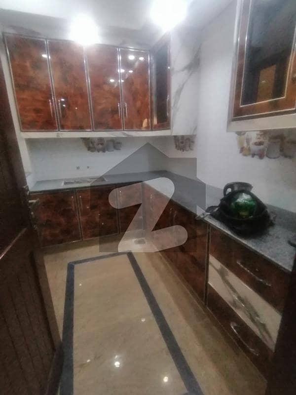 نیواقبال پارک کینٹ کینٹ,لاہور میں 3 کمروں کا 3 مرلہ مکان 1.65 کروڑ میں برائے فروخت۔