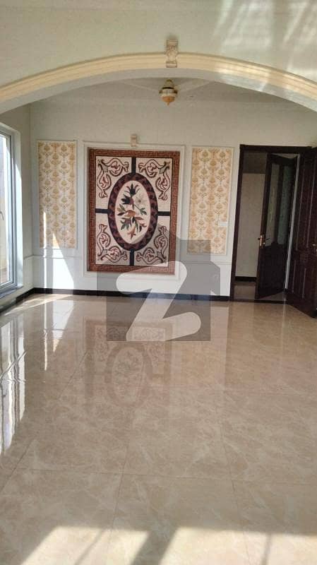 One Kanal Beautiful House Available For Rent