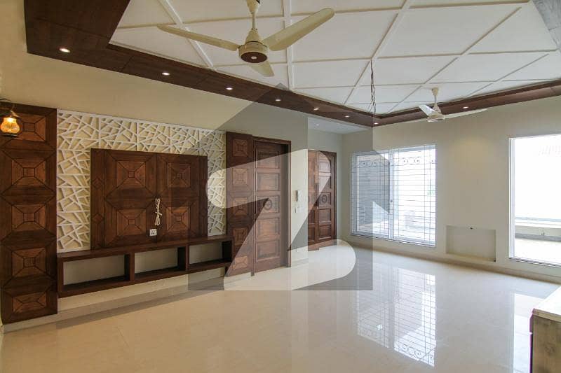 Out Of Market Option 1 Kanal Well Maintained Bungalow On Top Location For Sale In DHA Phase 4 Lahore