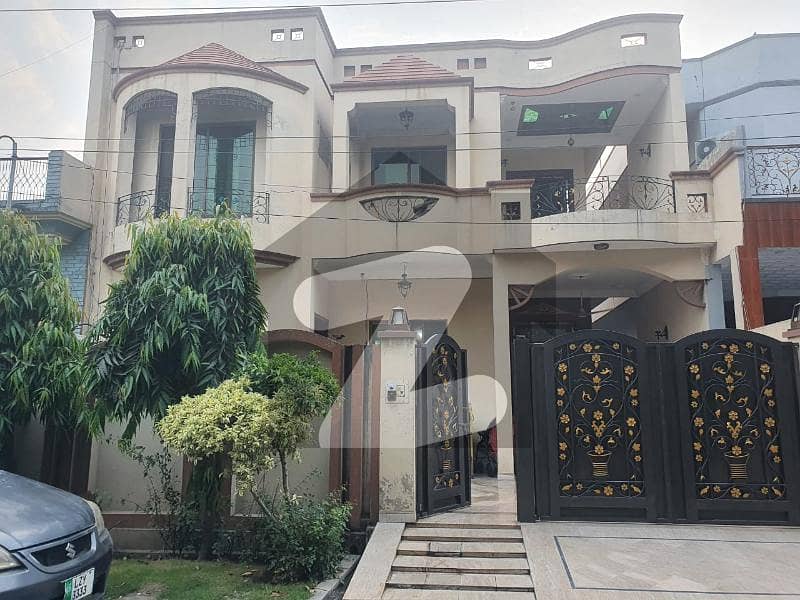 10 Marla House available for sale in Wapda Town - Block B4, Gujranwala