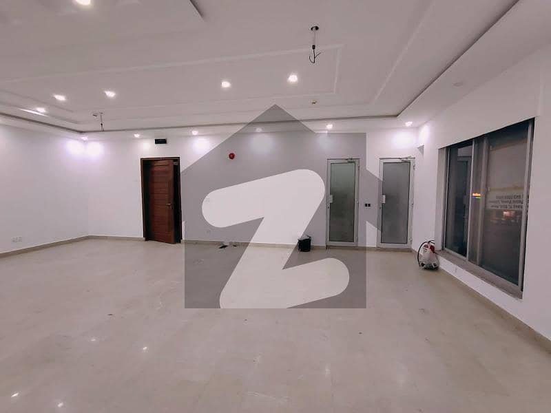 گلبرگ لاہور میں 6 کمروں کا 1 کنال مکان 5.25 لاکھ میں کرایہ پر دستیاب ہے۔