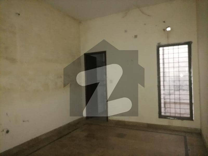 Prime Location Lower Portion Of 5 Marla In Nazir Garden Society For rent