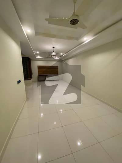 ڈی ایچ اے فیز 8 ڈی ایچ اے ڈیفینس,کراچی میں 4 کمروں کا 4 مرلہ مکان 4.25 کروڑ میں برائے فروخت۔