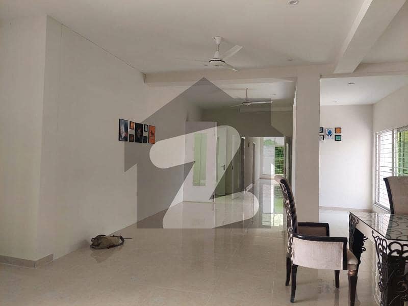 برکی روڈ کینٹ,لاہور میں 5 کمروں کا 2 کنال فارم ہاؤس 3.0 کروڑ میں برائے فروخت۔