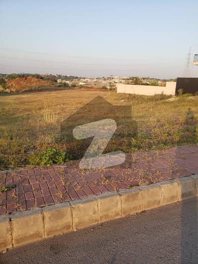 Sector C 10 Marla Corner Plot For Sale With Extra Land Boulevard Near To Malik Riaz Masjid Back To Park